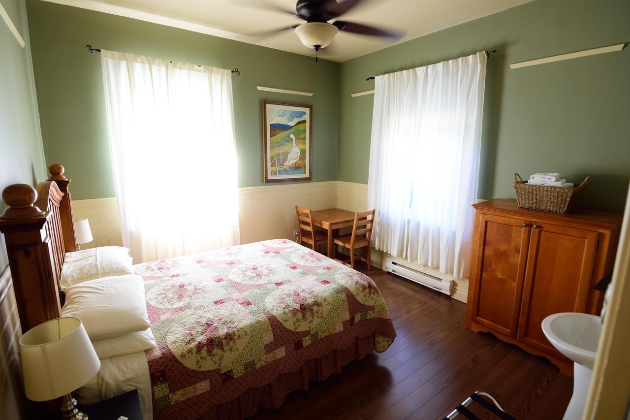 Auberge Le St-Georges Chicoutimi Esterno foto