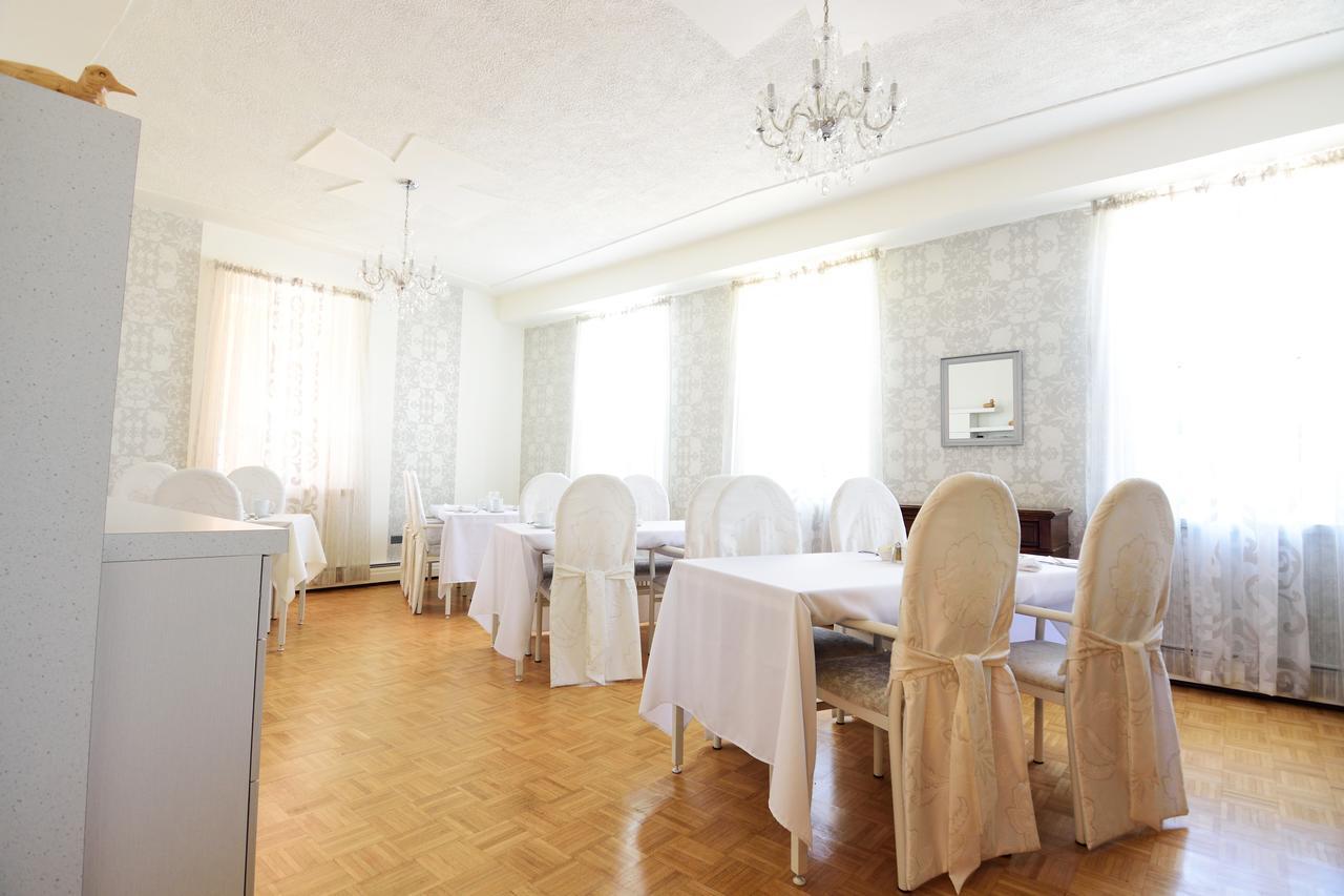 Auberge Le St-Georges Chicoutimi Esterno foto