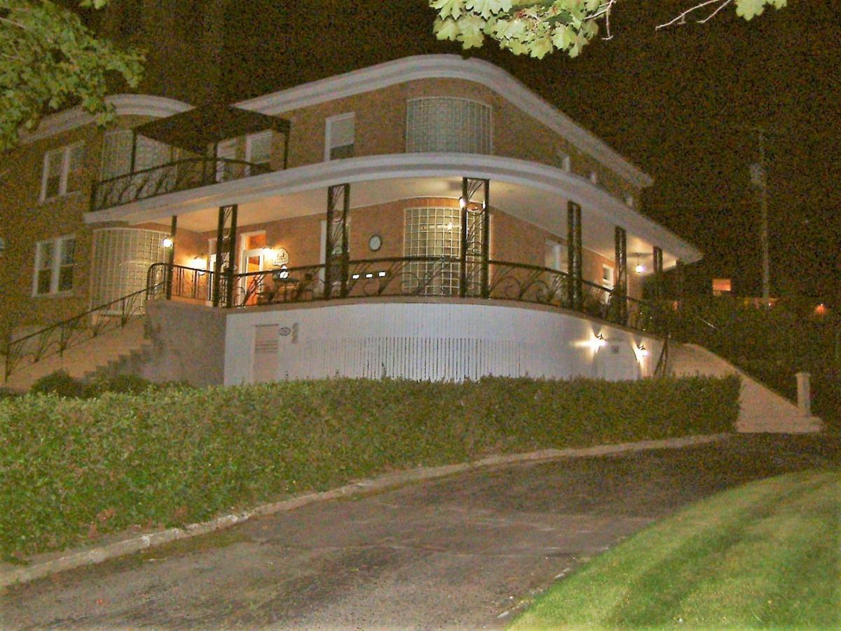 Auberge Le St-Georges Chicoutimi Esterno foto