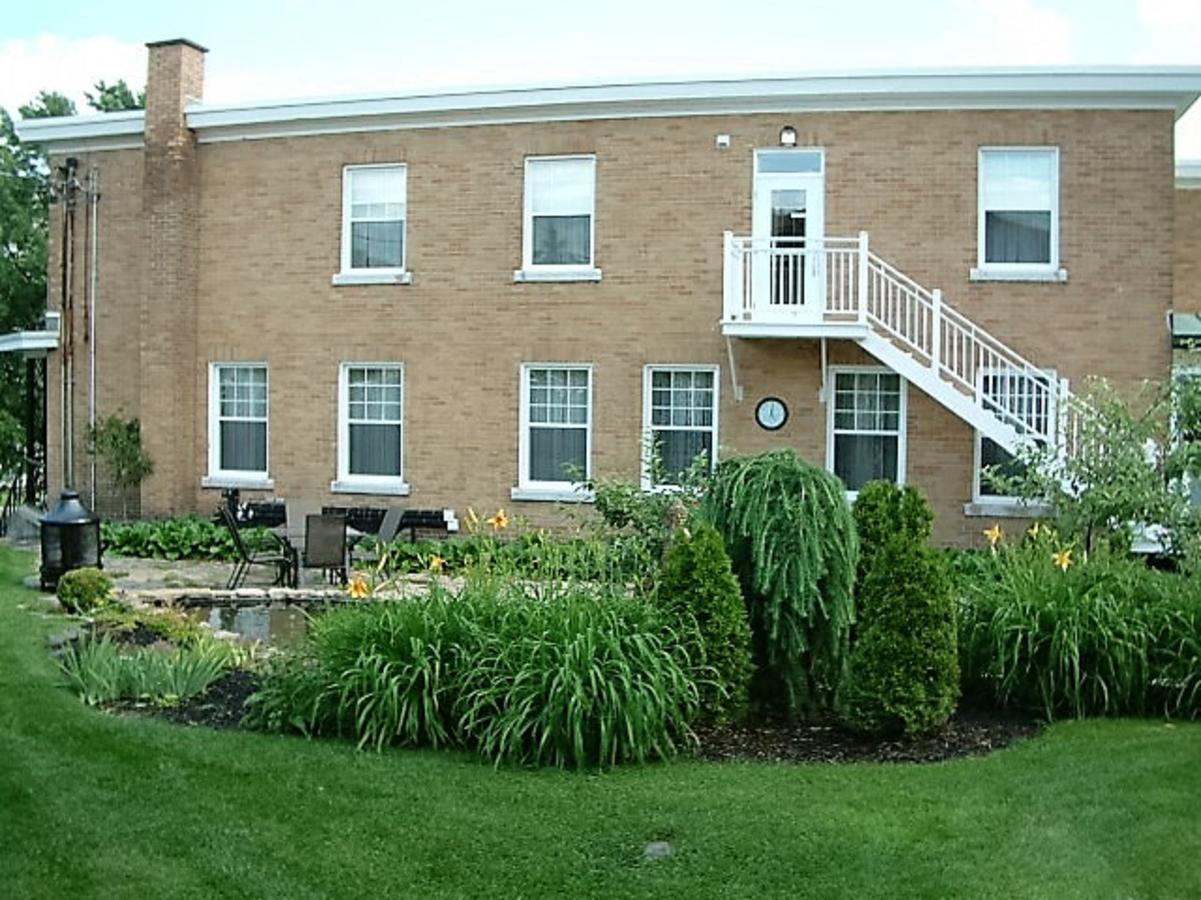 Auberge Le St-Georges Chicoutimi Esterno foto