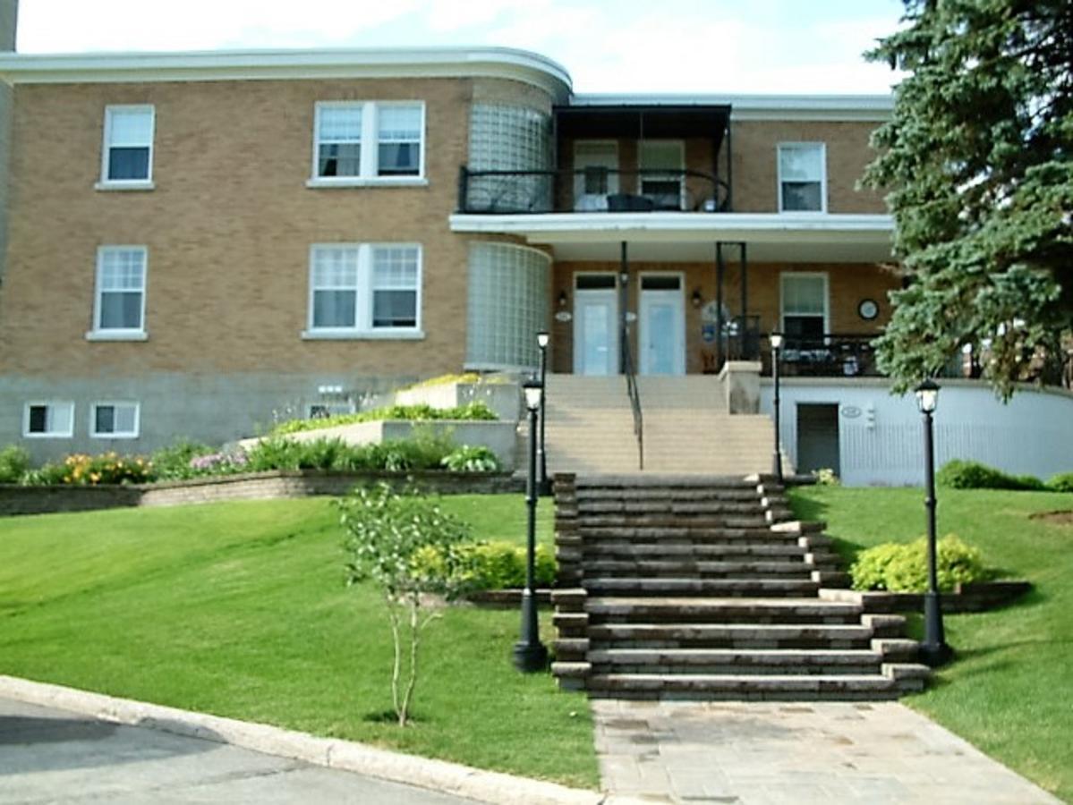 Auberge Le St-Georges Chicoutimi Esterno foto