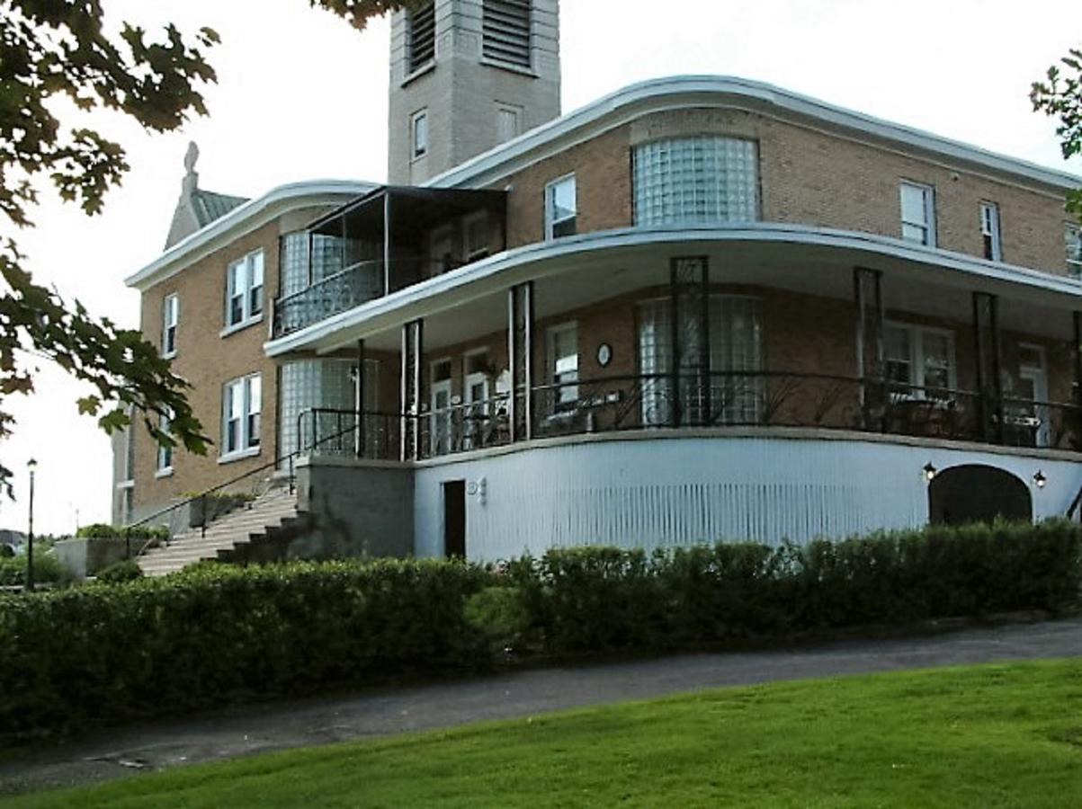 Auberge Le St-Georges Chicoutimi Esterno foto