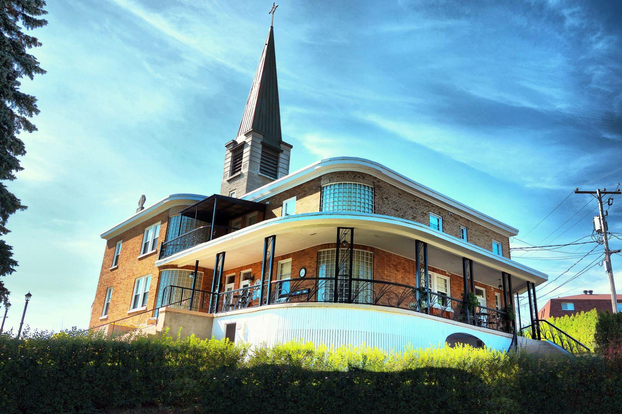 Auberge Le St-Georges Chicoutimi Esterno foto