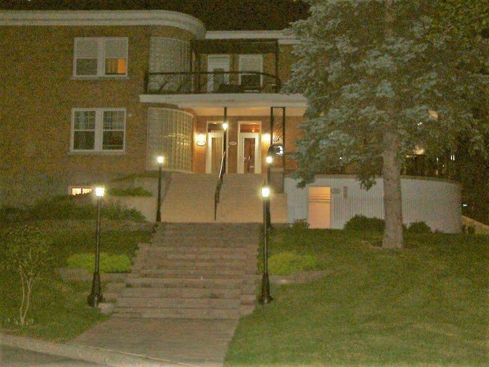 Auberge Le St-Georges Chicoutimi Esterno foto