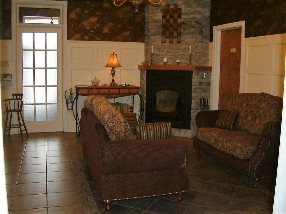 Auberge Le St-Georges Chicoutimi Esterno foto