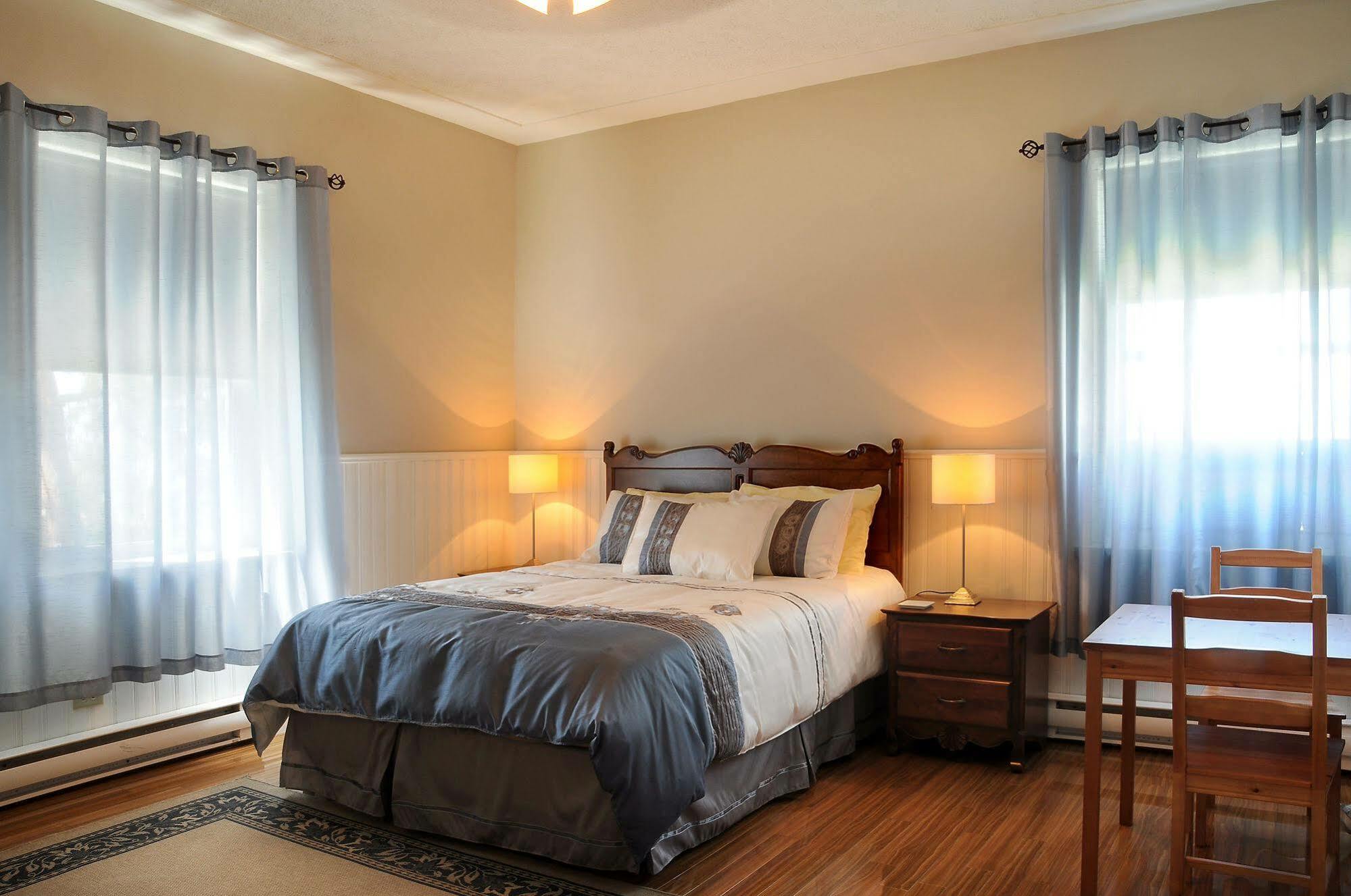 Auberge Le St-Georges Chicoutimi Esterno foto