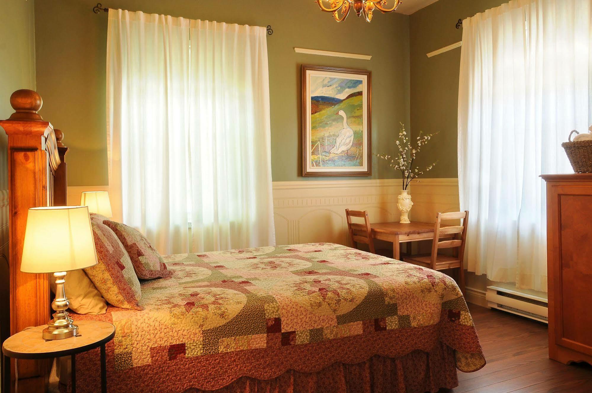 Auberge Le St-Georges Chicoutimi Esterno foto