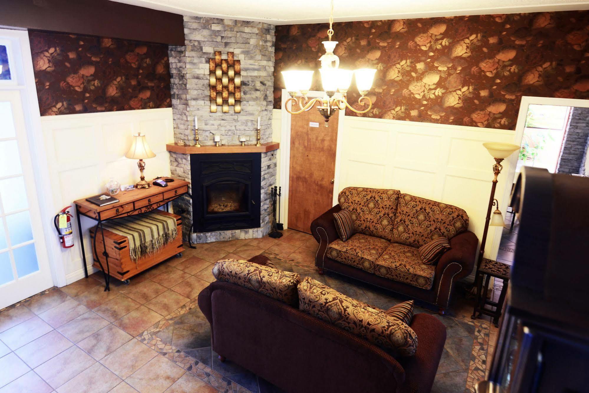 Auberge Le St-Georges Chicoutimi Esterno foto