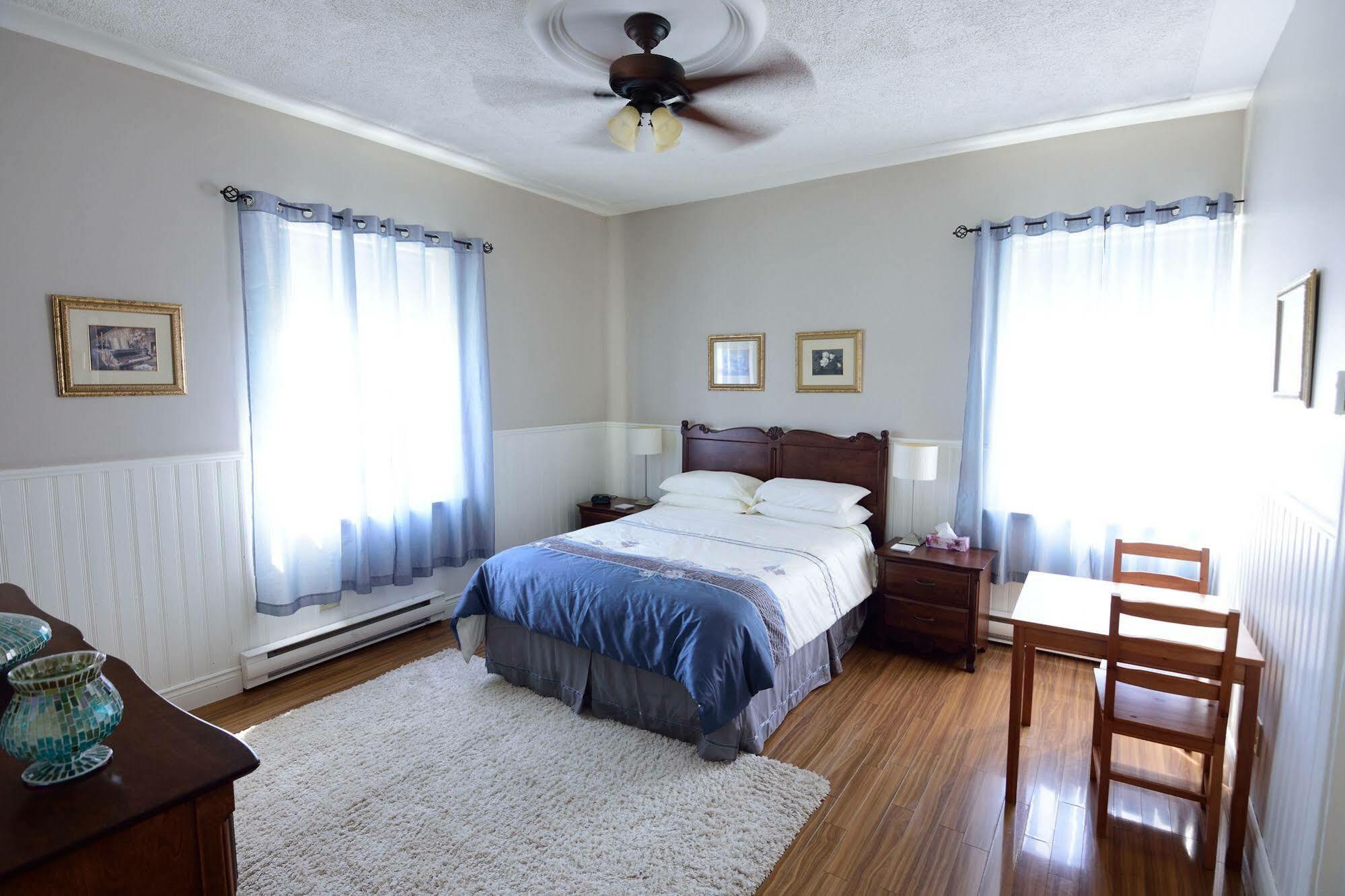 Auberge Le St-Georges Chicoutimi Esterno foto