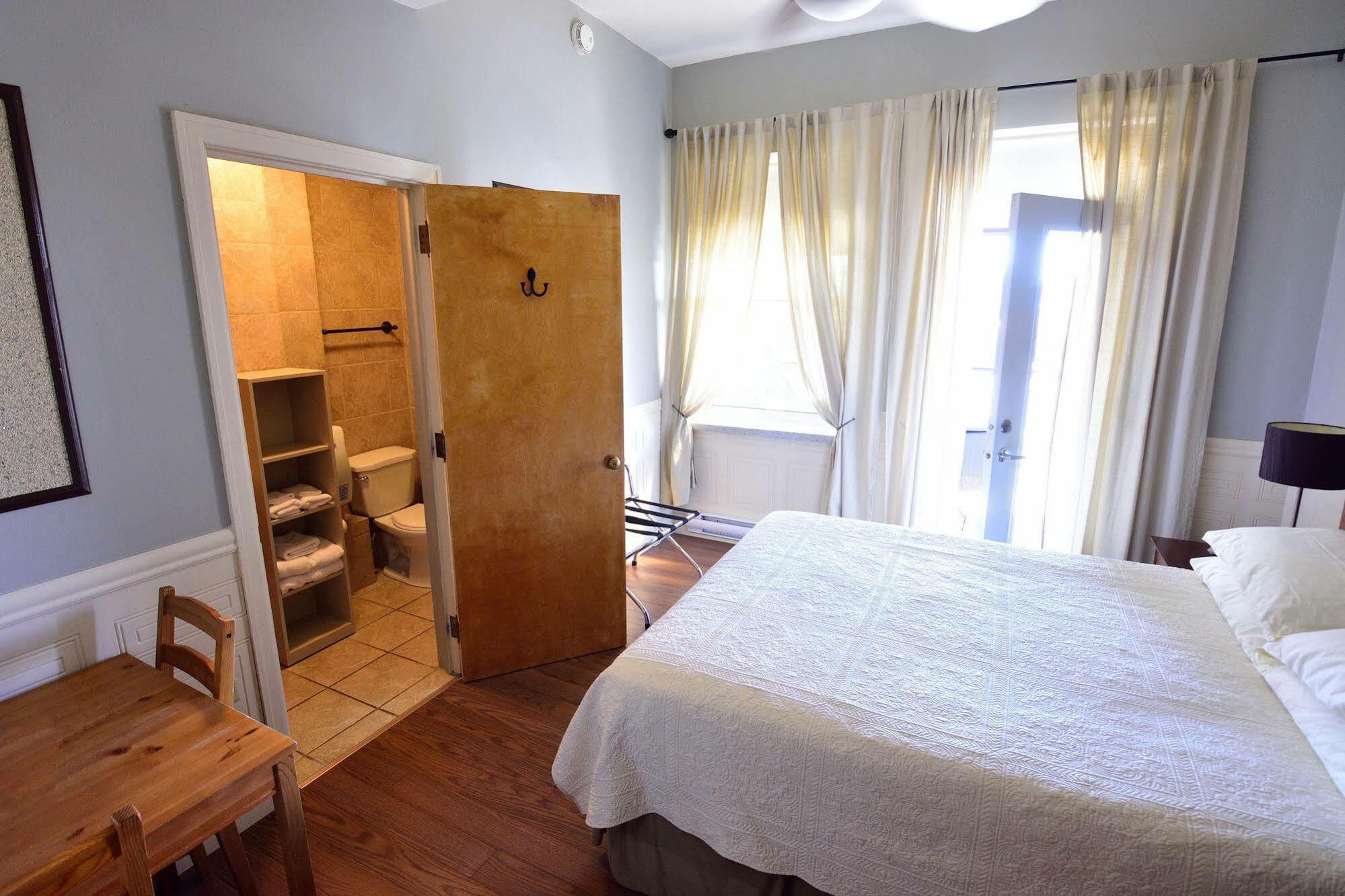 Auberge Le St-Georges Chicoutimi Esterno foto